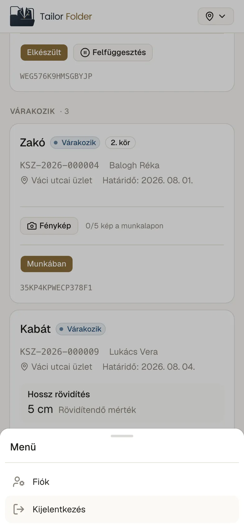 A Több gombbal éred el a fiókodat, a keresést és a kijelentkezést. Telefonon ez a menü mindig ott van, akkor is, ha kevés menüpontod van.